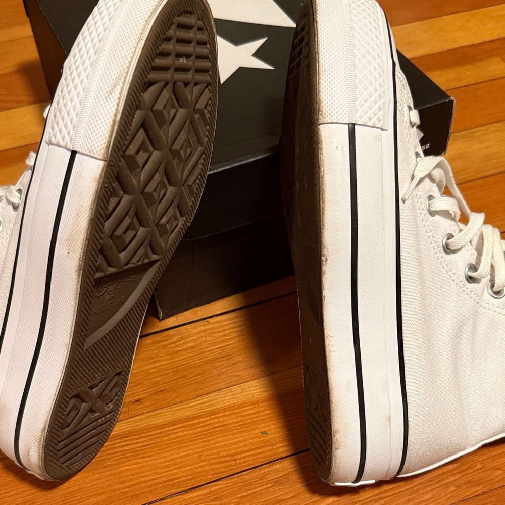 Converse White High Top Sneakers comes with box - Picture 5 of 9
